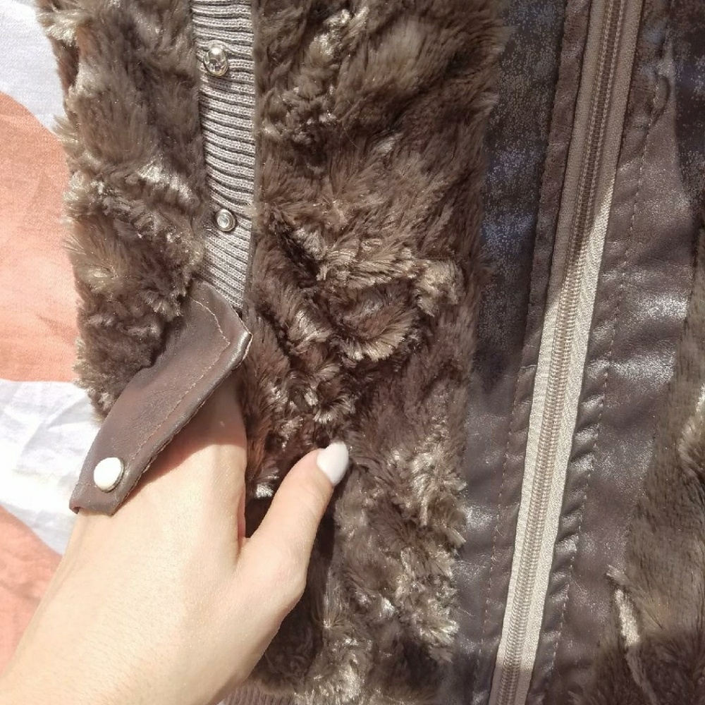 ✧Furry Vest✧ - Picture 6 of 7